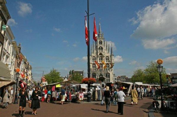 Guesthouse De Utrechtsche Dom Gouda Exterior photo